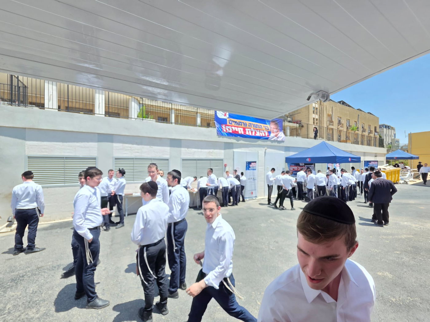 בחורי פוניבז בתרומת דגימות מח עצם