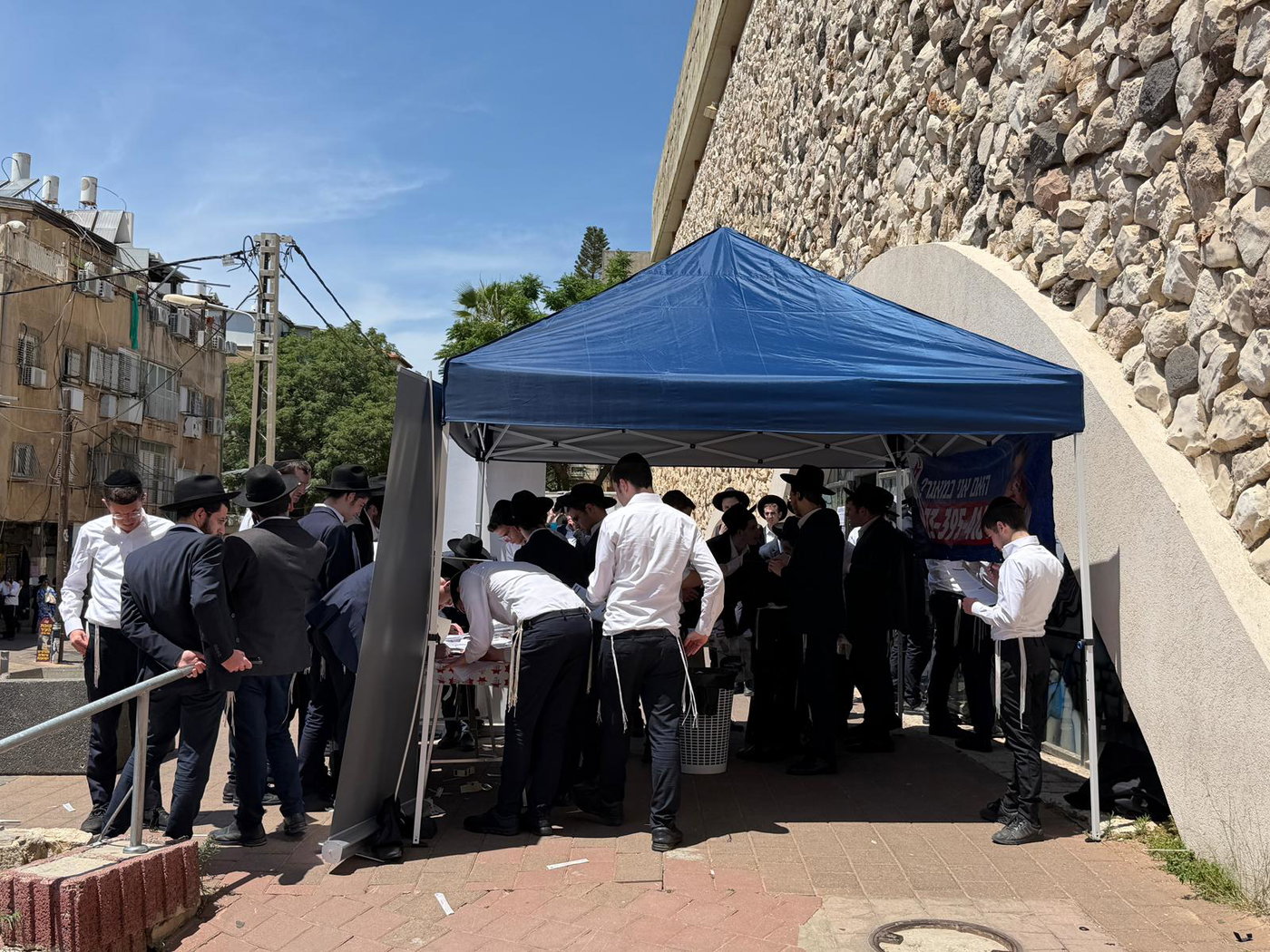 בחורי פוניבז בתרומת דגימות מח עצם