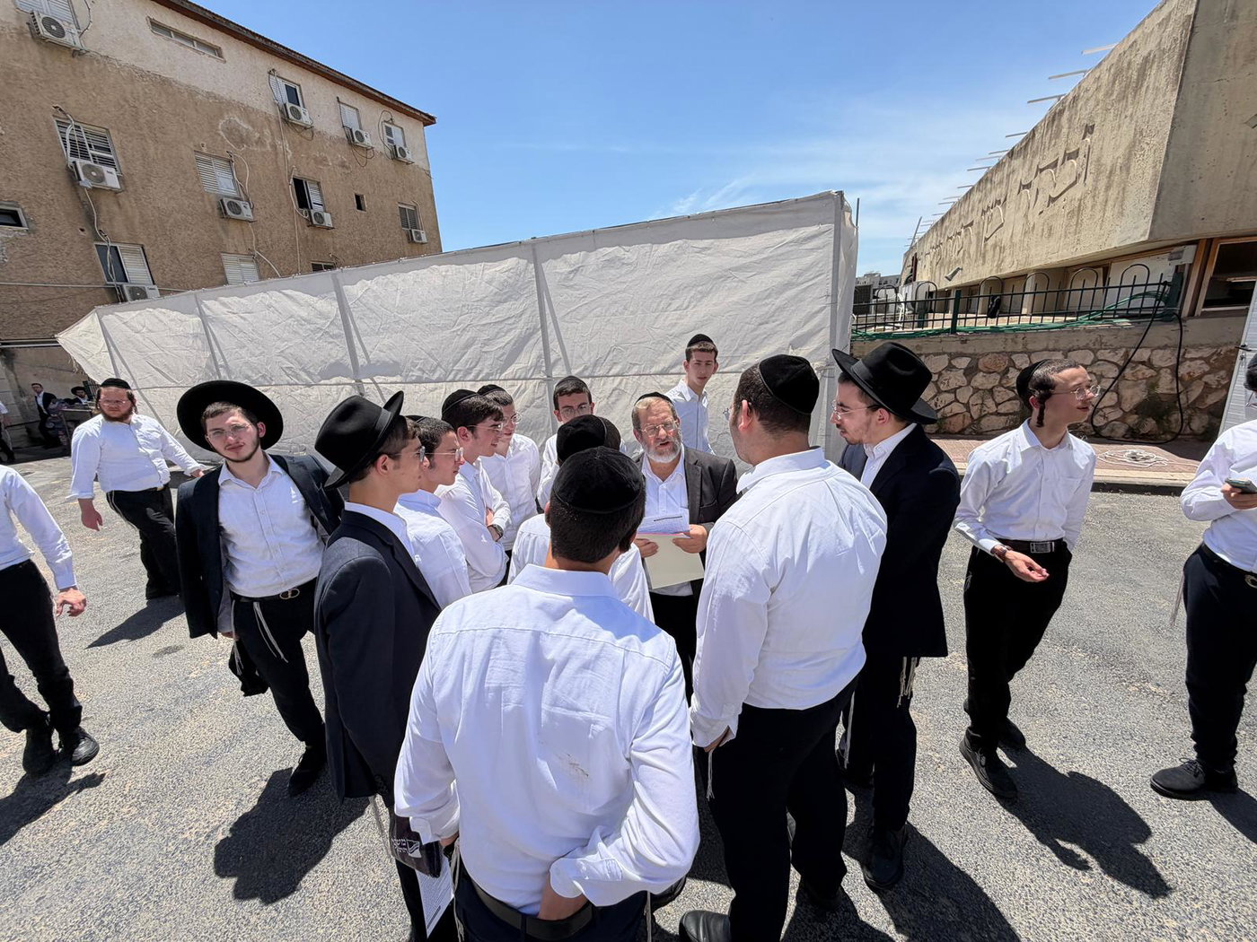 בחורי פוניבז בתרומת דגימות מח עצם