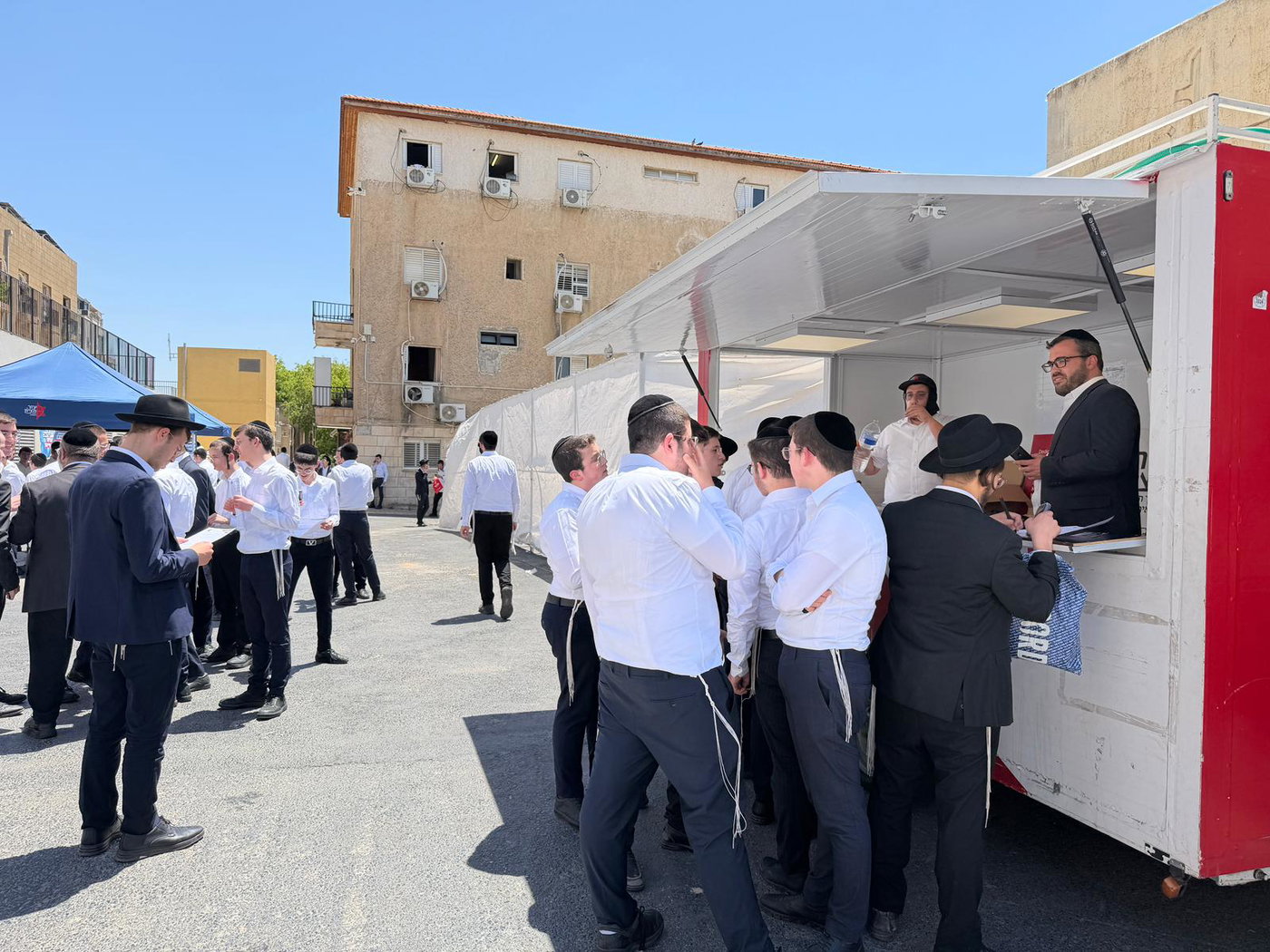 בחורי פוניבז בתרומת דגימות מח עצם