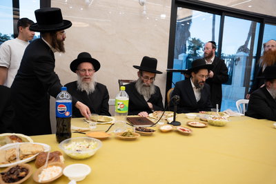 אב"ד אמונת ישראל מונסי בהילולת אביו זצ"ל בטבריה