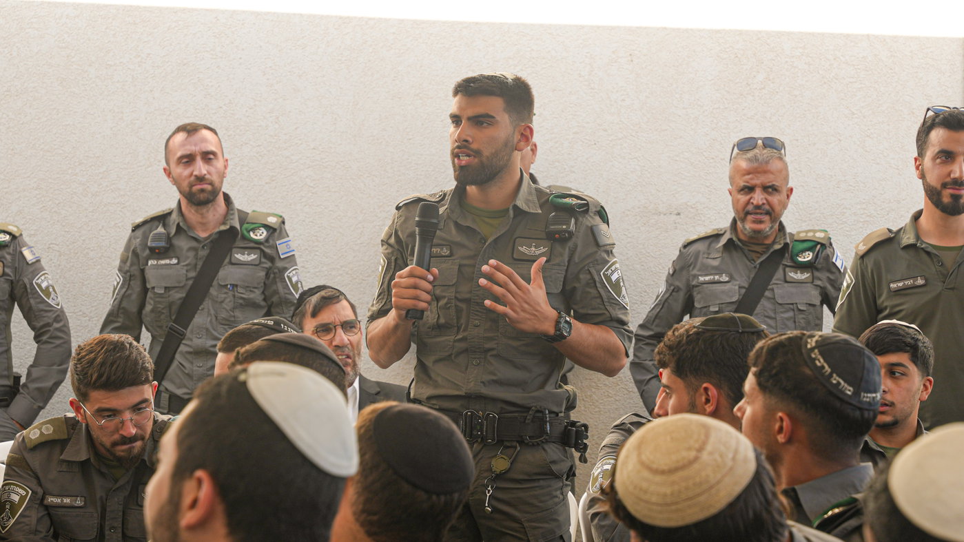 צפו: השר בן גביר נפגש עם השוטרים החרדים - וסיפר על ה"חזון" שלו