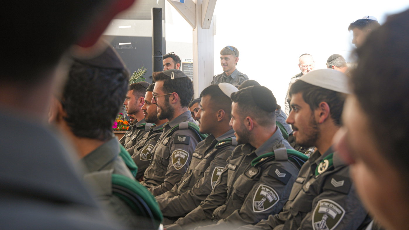 צפו: השר בן גביר נפגש עם השוטרים החרדים - וסיפר על ה"חזון" שלו