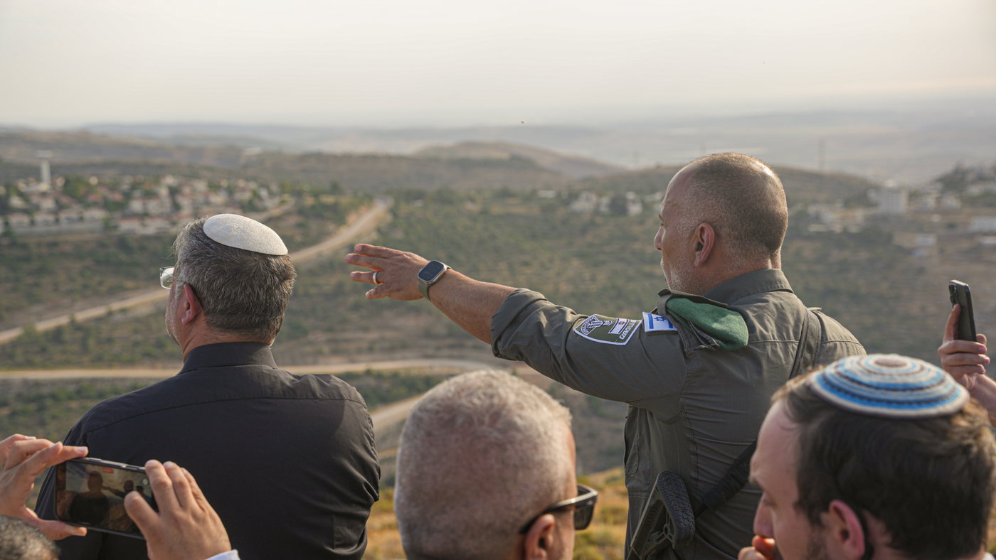 צפו: השר בן גביר נפגש עם השוטרים החרדים - וסיפר על ה"חזון" שלו