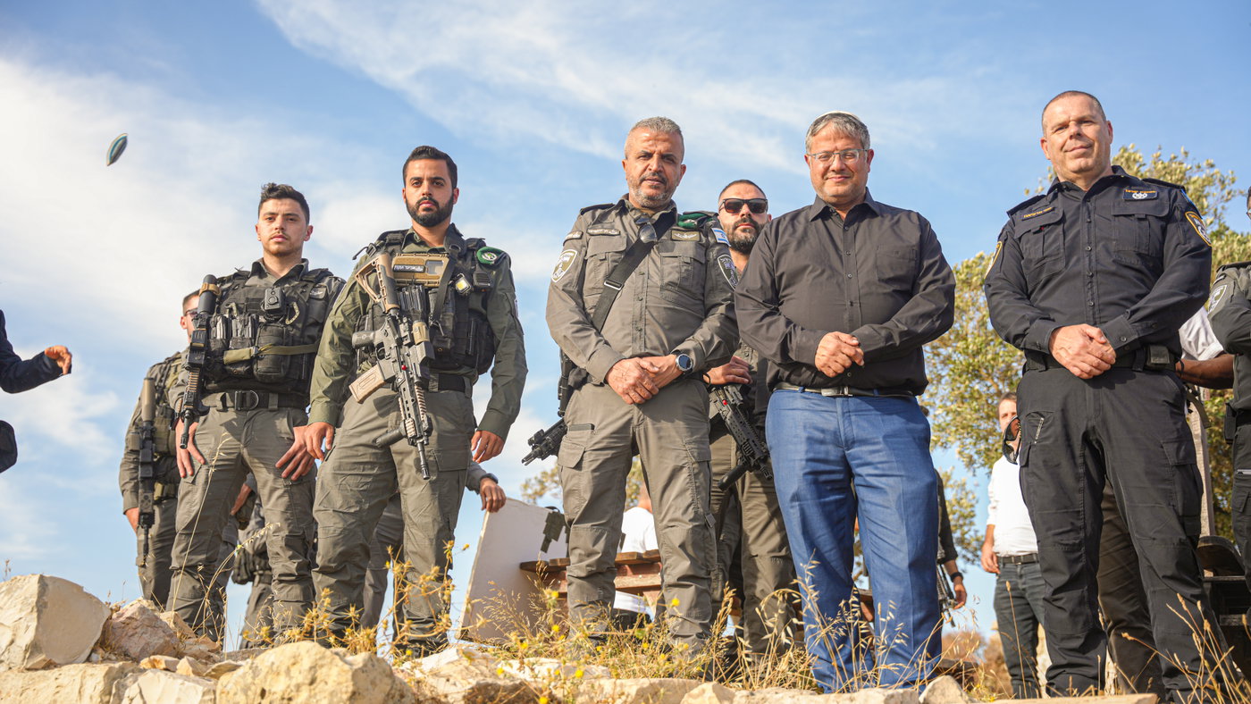 צפו: השר בן גביר נפגש עם השוטרים החרדים - וסיפר על ה"חזון" שלו