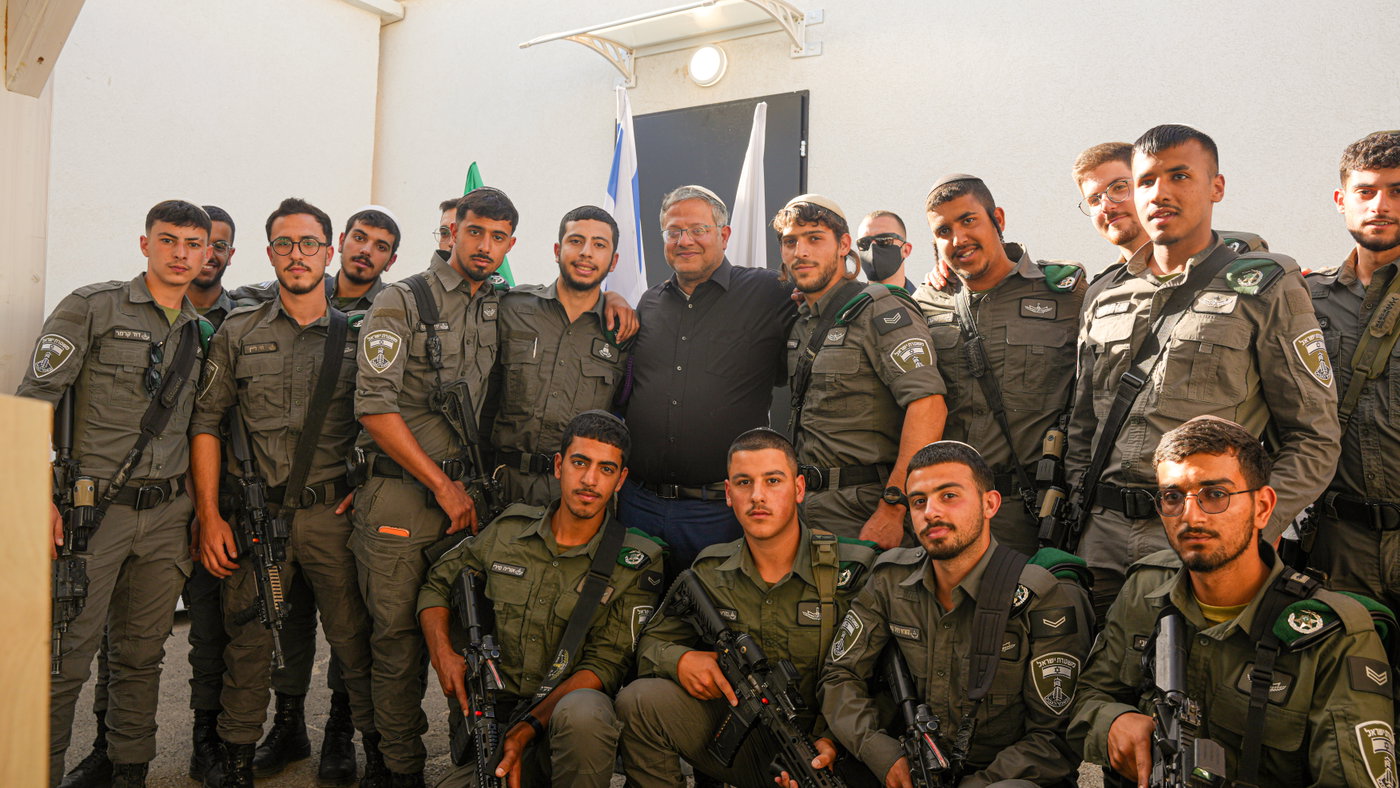 צפו: השר בן גביר נפגש עם השוטרים החרדים - וסיפר על ה"חזון" שלו