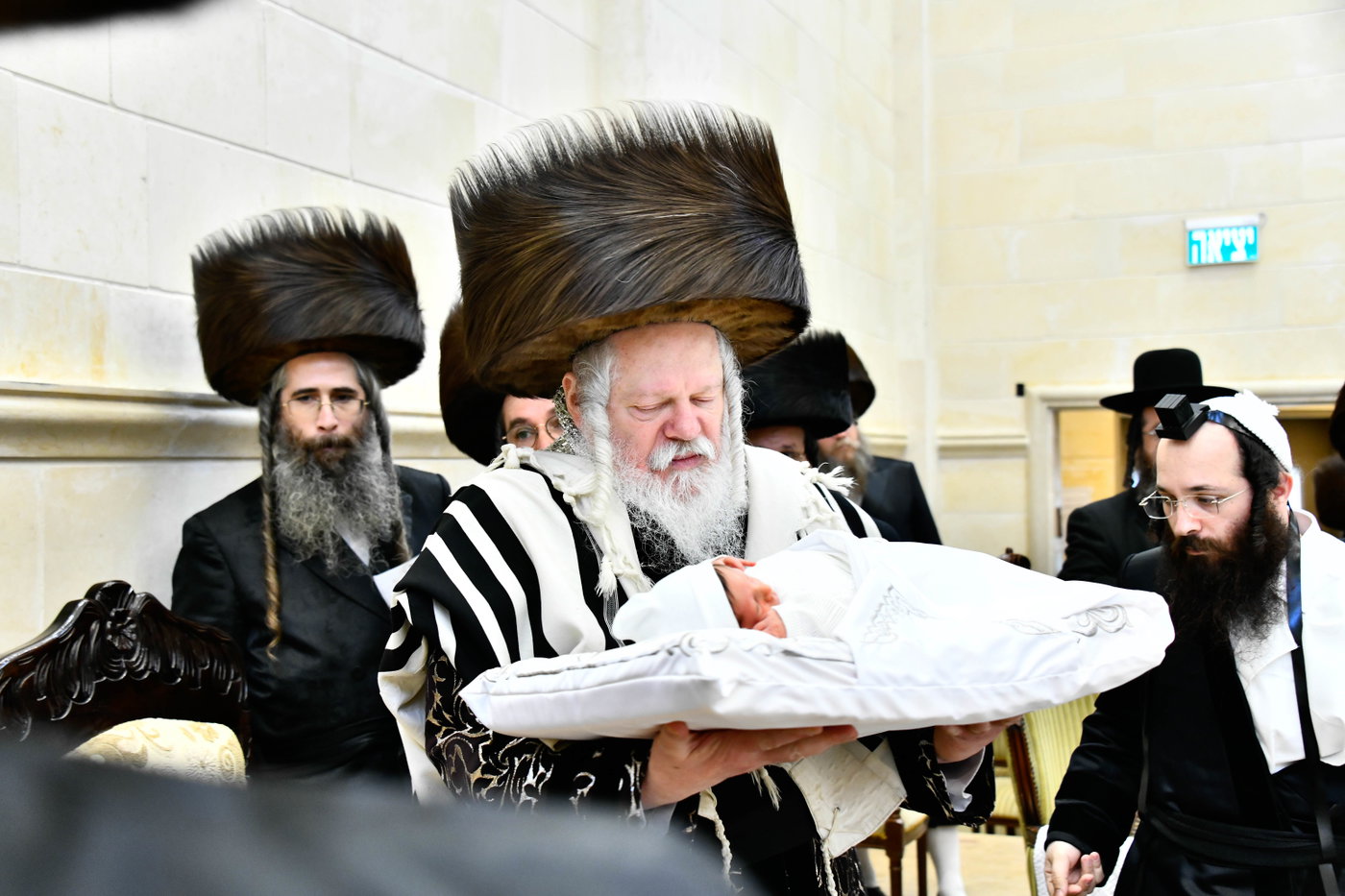 שמחת הברית בחצרות קרעטשניף - פרמשילאן - סטרופקוב