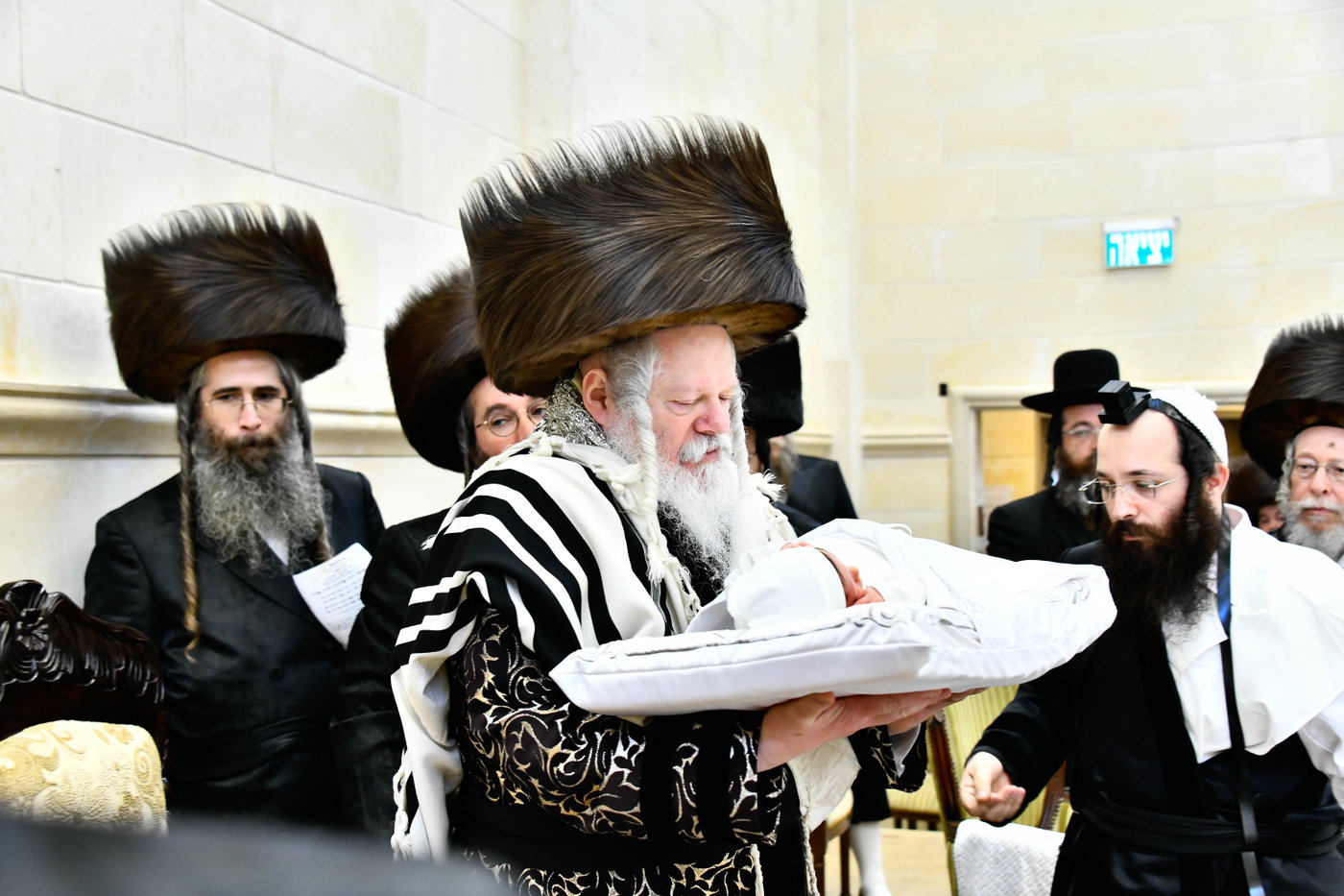 שמחת הברית בחצרות קרעטשניף - פרמשילאן - סטרופקוב