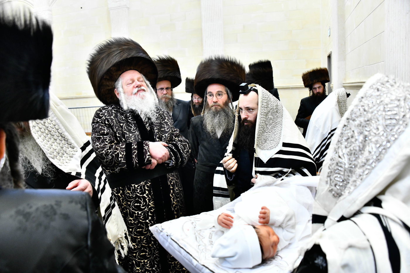 שמחת הברית בחצרות קרעטשניף - פרמשילאן - סטרופקוב