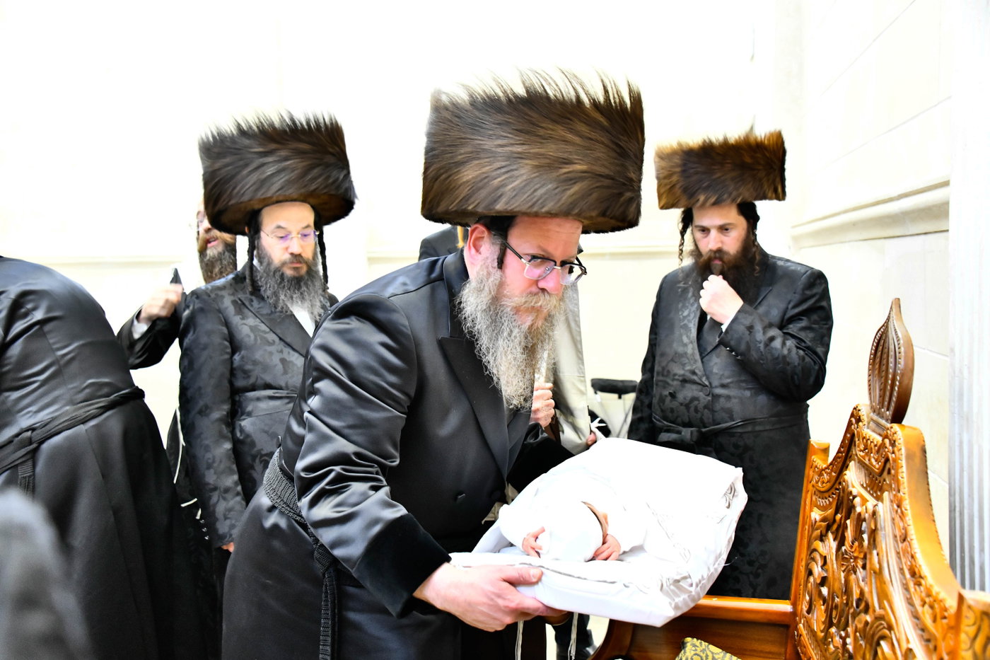 שמחת הברית בחצרות קרעטשניף - פרמשילאן - סטרופקוב