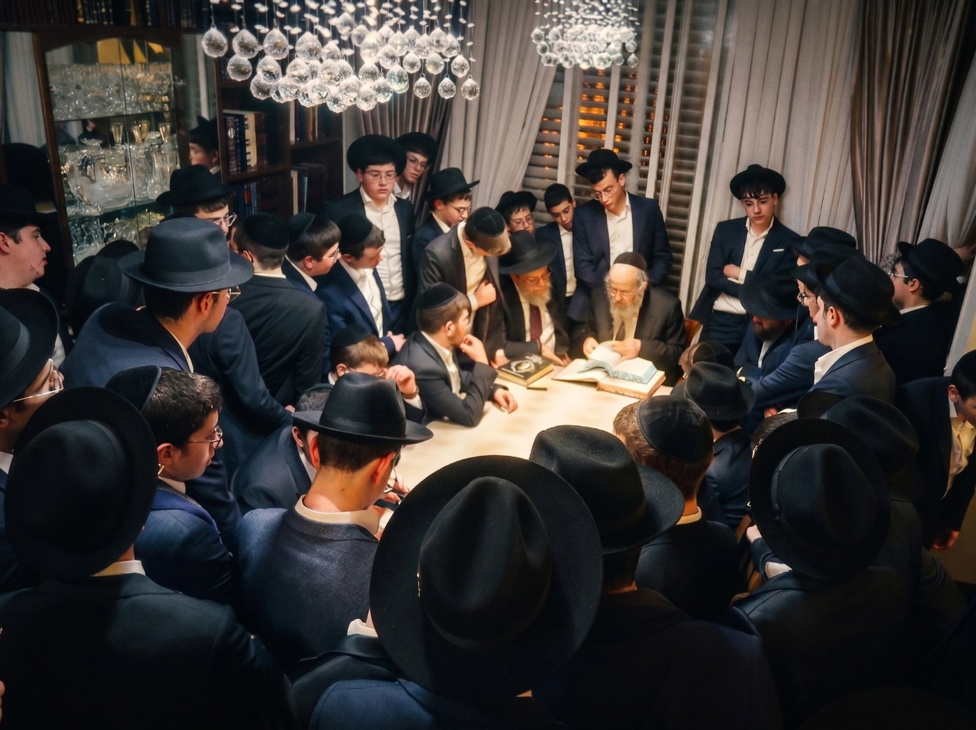 ראשי 'לב שומע' במעונו של ראש הישיבה הגאון רבי חיים פרץ ברמן