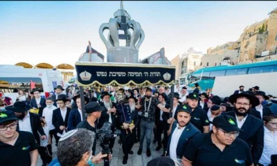 הכנסת ספר התורה השמיני