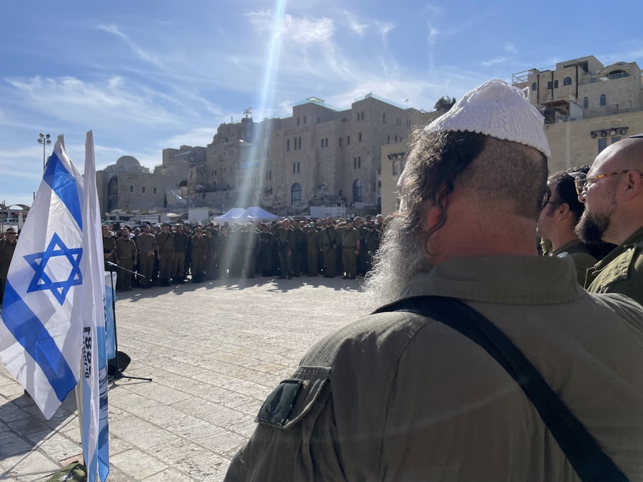 טקס לחיילים דתיים וחרדים בכותל