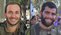 משמאל סרן שחר גמלא, מימין סמל אהד יערי