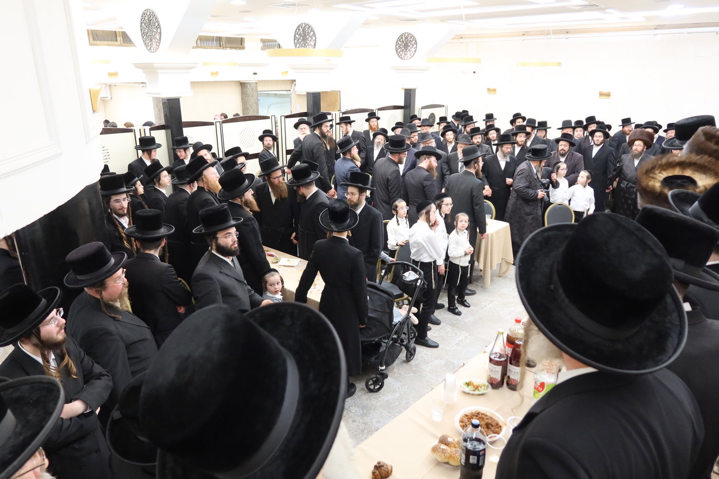 שמחת בית סקולען ב"ב - זוועהיל - ביאלא רמ"א - דז'יקוב