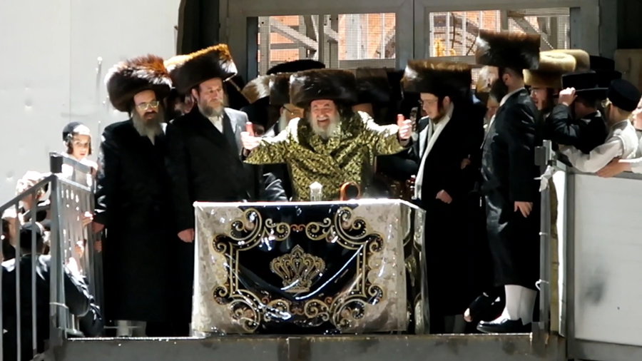 מוצאי שב"ק שבע ברכות בויז'ניץ