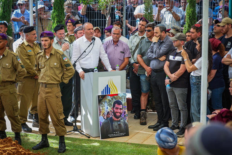 "נמלא כריות בדמעות": רגעי הפרידה המצמררים של האב השכול