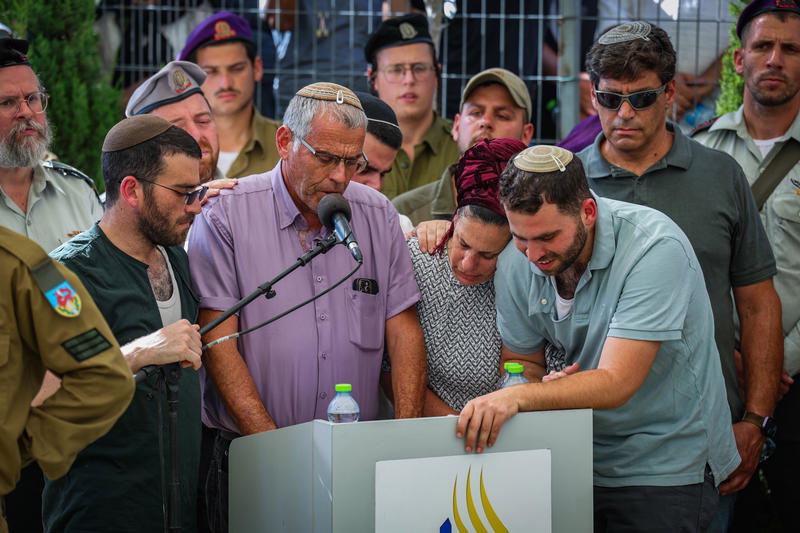 "נמלא כריות בדמעות": רגעי הפרידה המצמררים של האב השכול