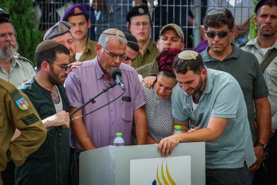 "נמלא כריות בדמעות": רגעי הפרידה המצמררים של האב השכול