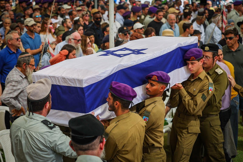 "נמלא כריות בדמעות": רגעי הפרידה המצמררים של האב השכול