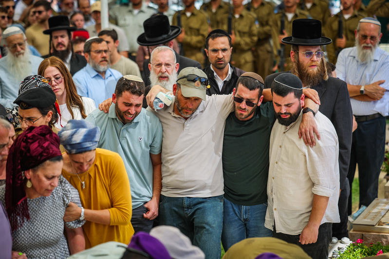 "נמלא כריות בדמעות": רגעי הפרידה המצמררים של האב השכול