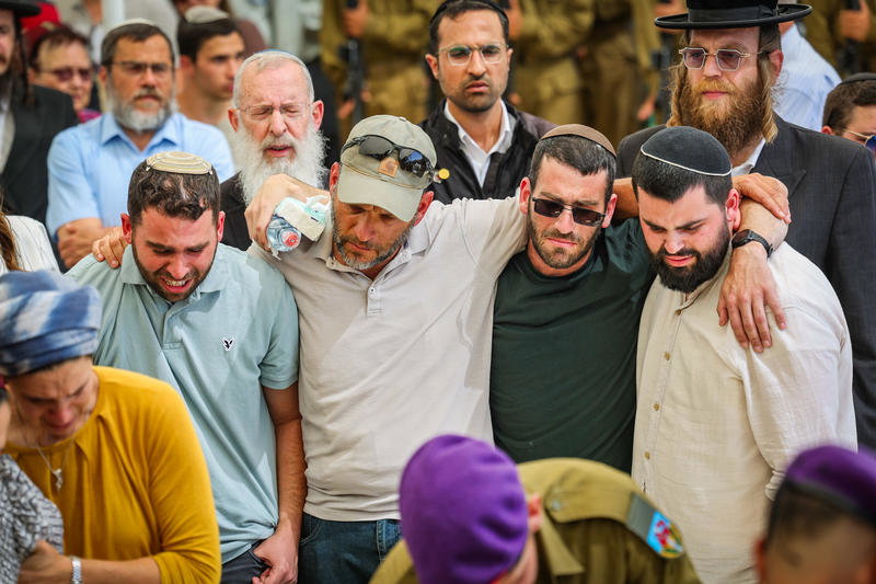 "נמלא כריות בדמעות": רגעי הפרידה המצמררים של האב השכול