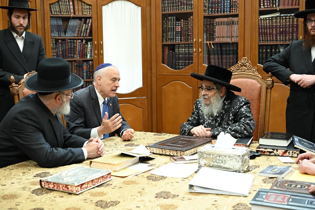 מבקר המדינה בניו יורק בביקור אצל האדמו"ר מסאטמר