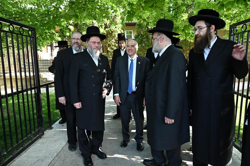 מבקר המדינה בניו יורק בביקור אצל האדמו"ר מסאטמר