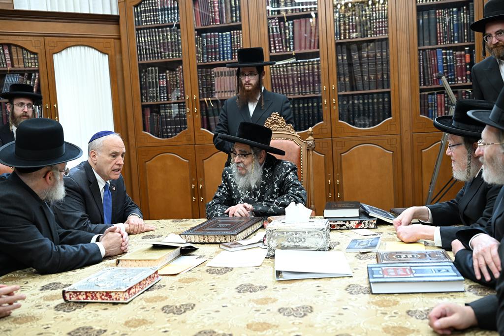 מבקר המדינה בניו יורק בביקור אצל האדמו"ר מסאטמר