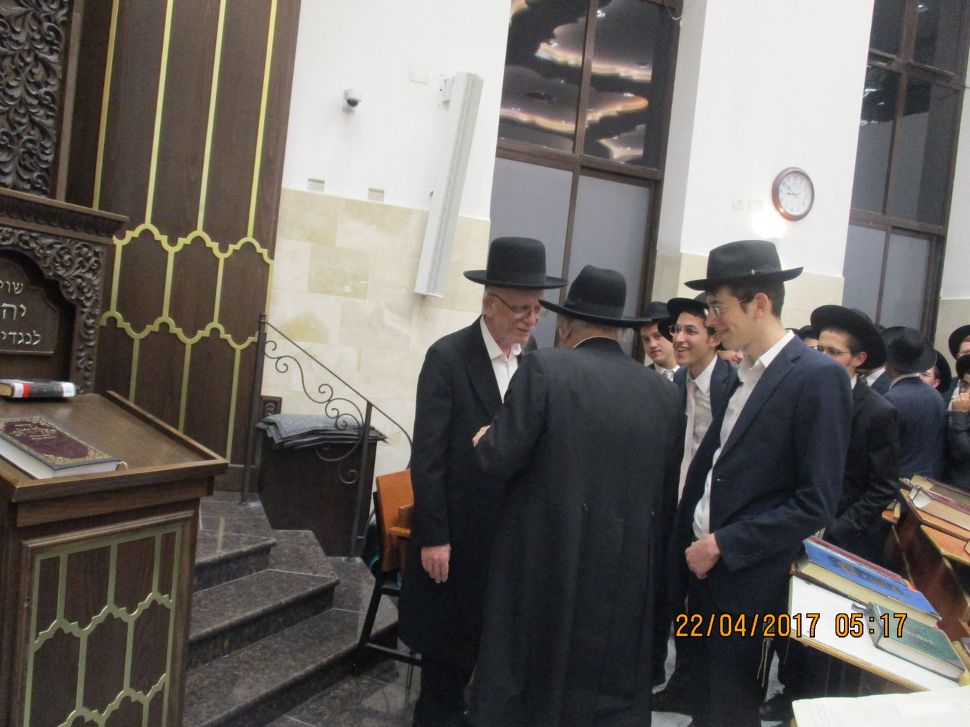 הגר"ב שרייבר בפרידה מהתלמידים בהיכל ישיבת נתיב הדעת