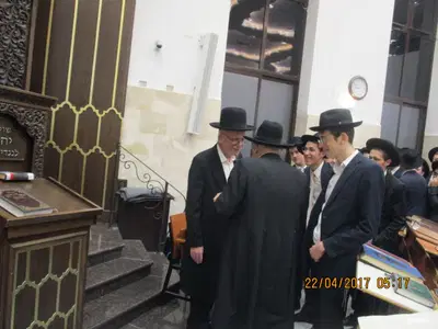 הגר"ב שרייבר בפרידה מהתלמידים בהיכל ישיבת נתיב הדעת