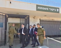 אריה דרעי בביקור בכלא 10