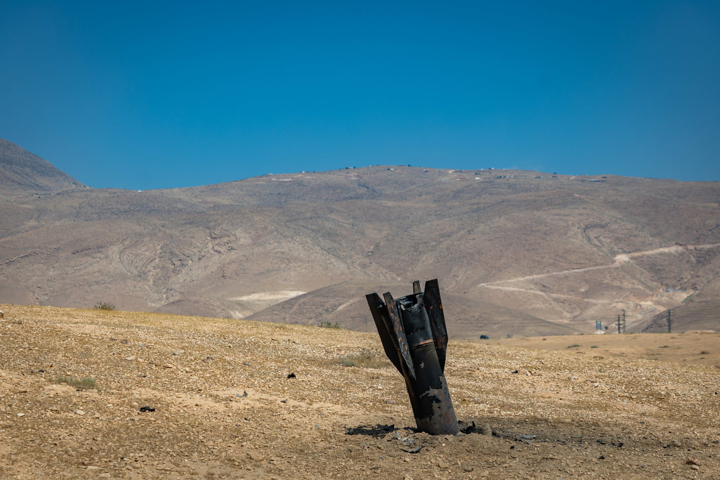 פגיעה של טיל איראני בעומק האדמה במדבר הישראלי
