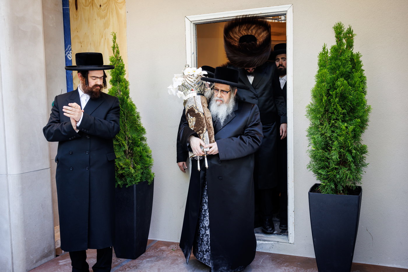 הכנסת ס"ת ע"י ליפא פרידמן בסאטמר