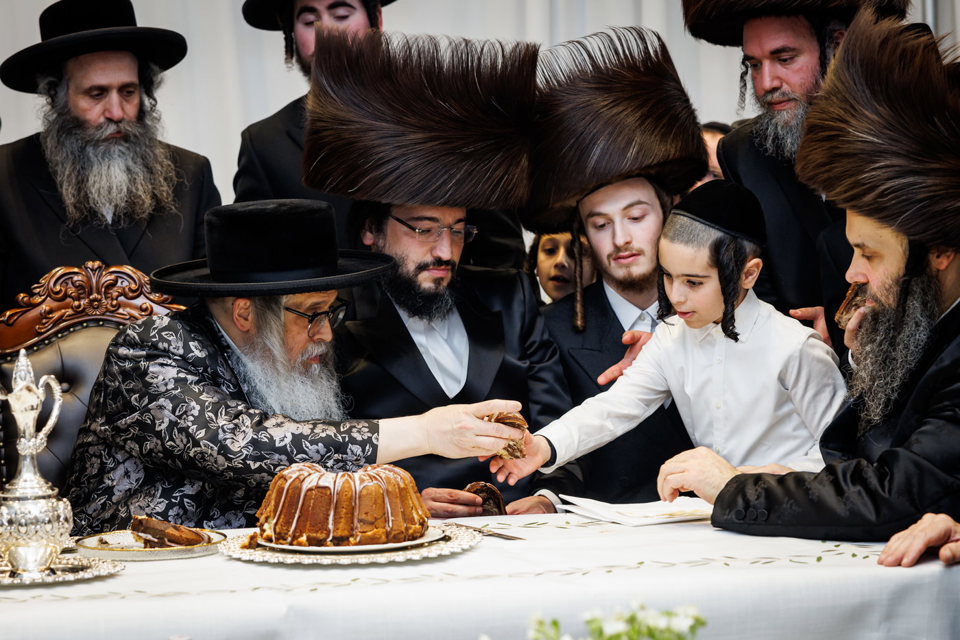 הכנסת ס"ת ע"י ליפא פרידמן בסאטמר