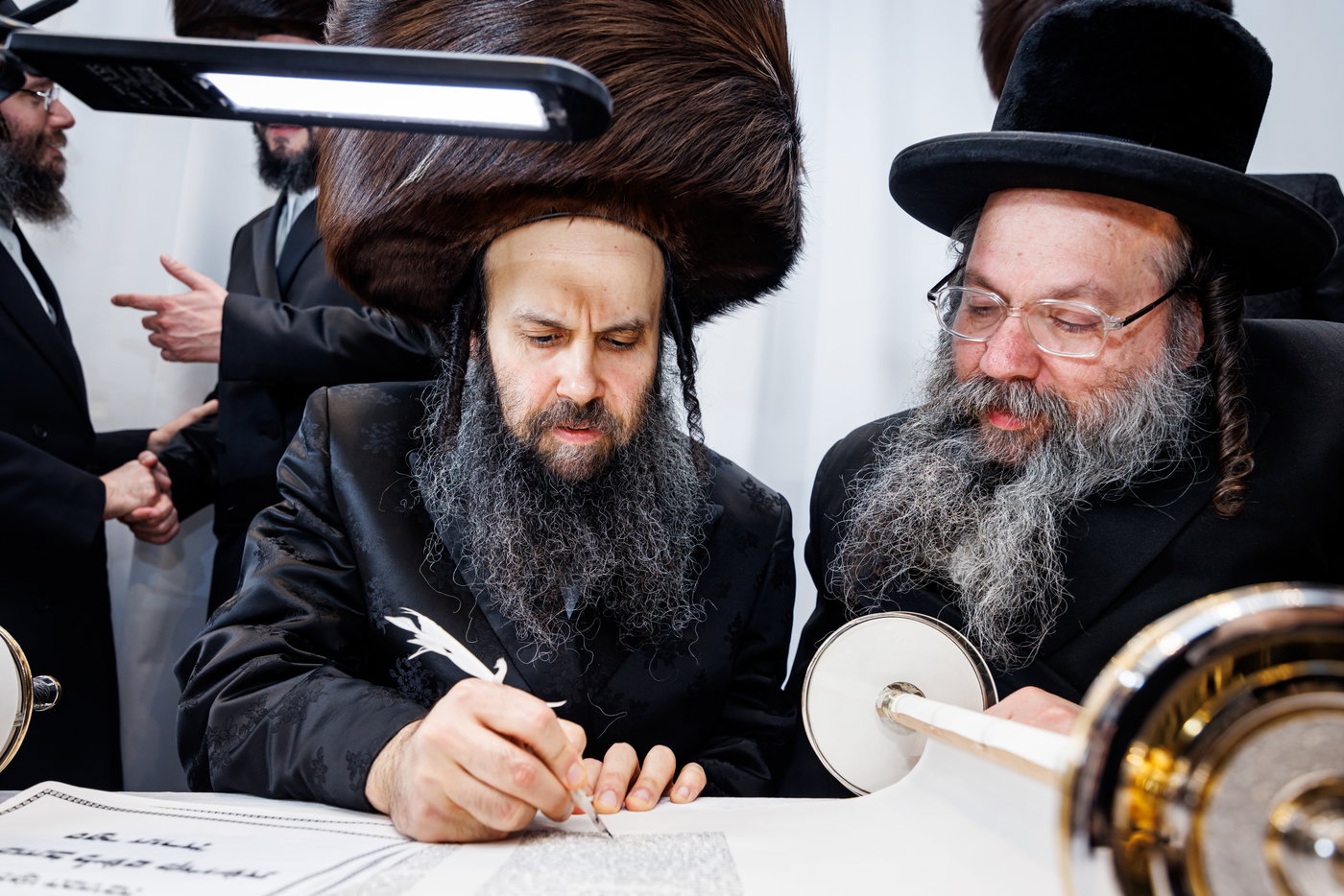 הכנסת ס"ת ע"י ליפא פרידמן בסאטמר