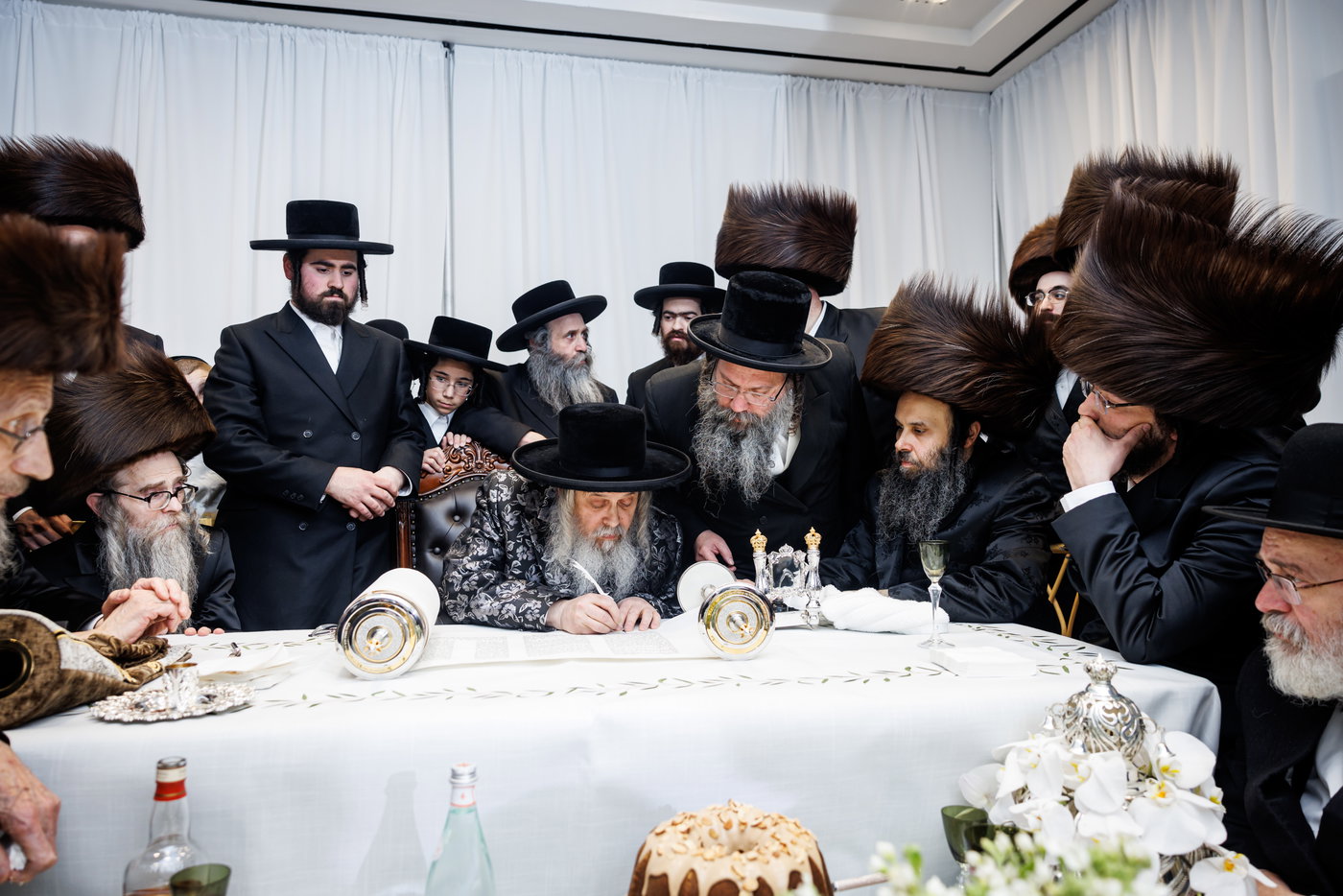 הכנסת ס"ת ע"י ליפא פרידמן בסאטמר