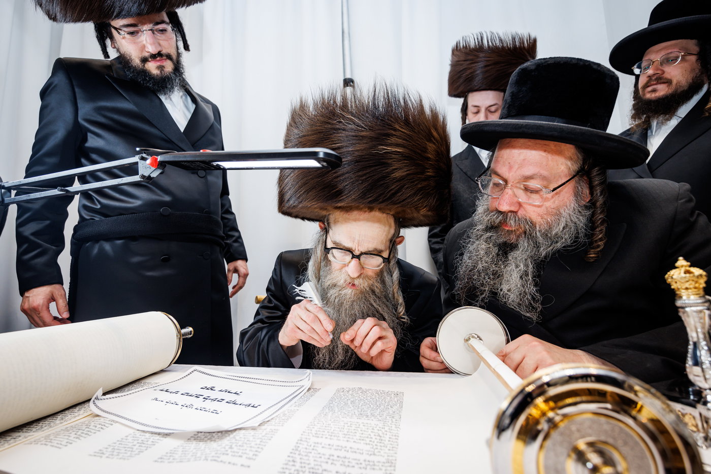 הכנסת ס"ת ע"י ליפא פרידמן בסאטמר