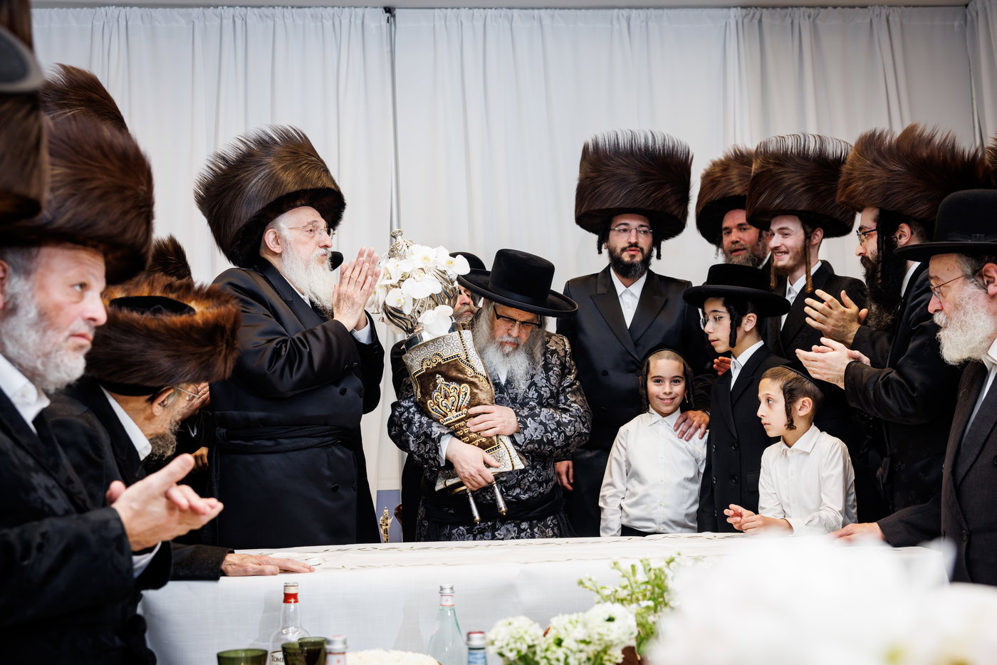 הכנסת ס"ת ע"י ליפא פרידמן בסאטמר