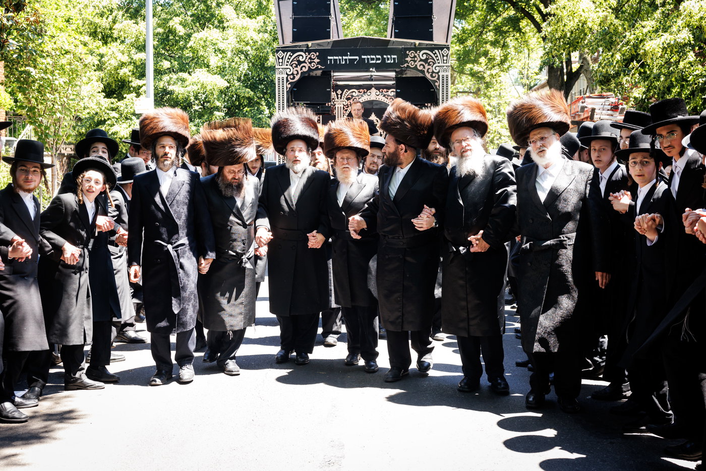 הכנסת ס"ת ע"י ליפא פרידמן בסאטמר