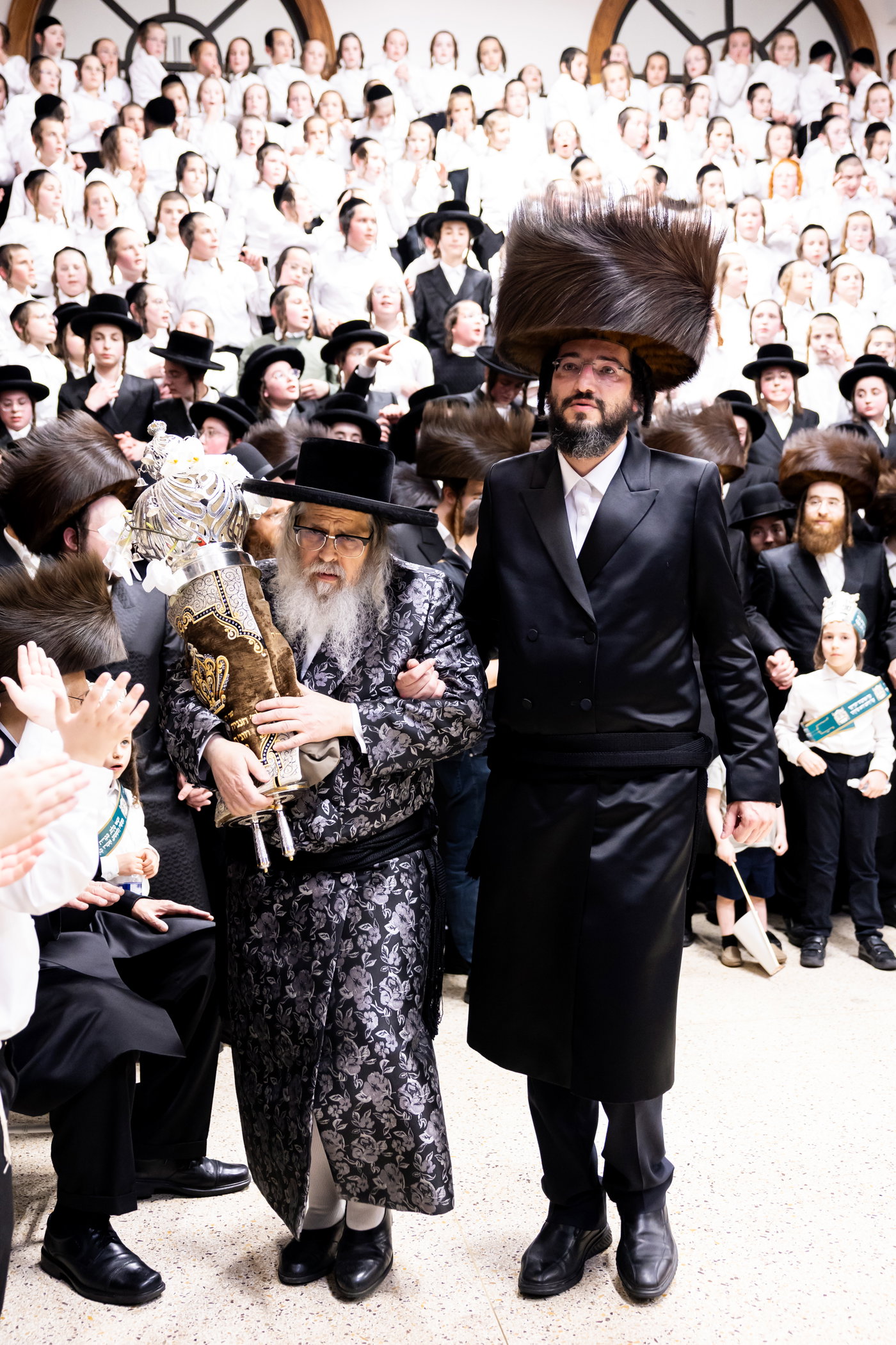 הכנסת ס"ת ע"י ליפא פרידמן בסאטמר