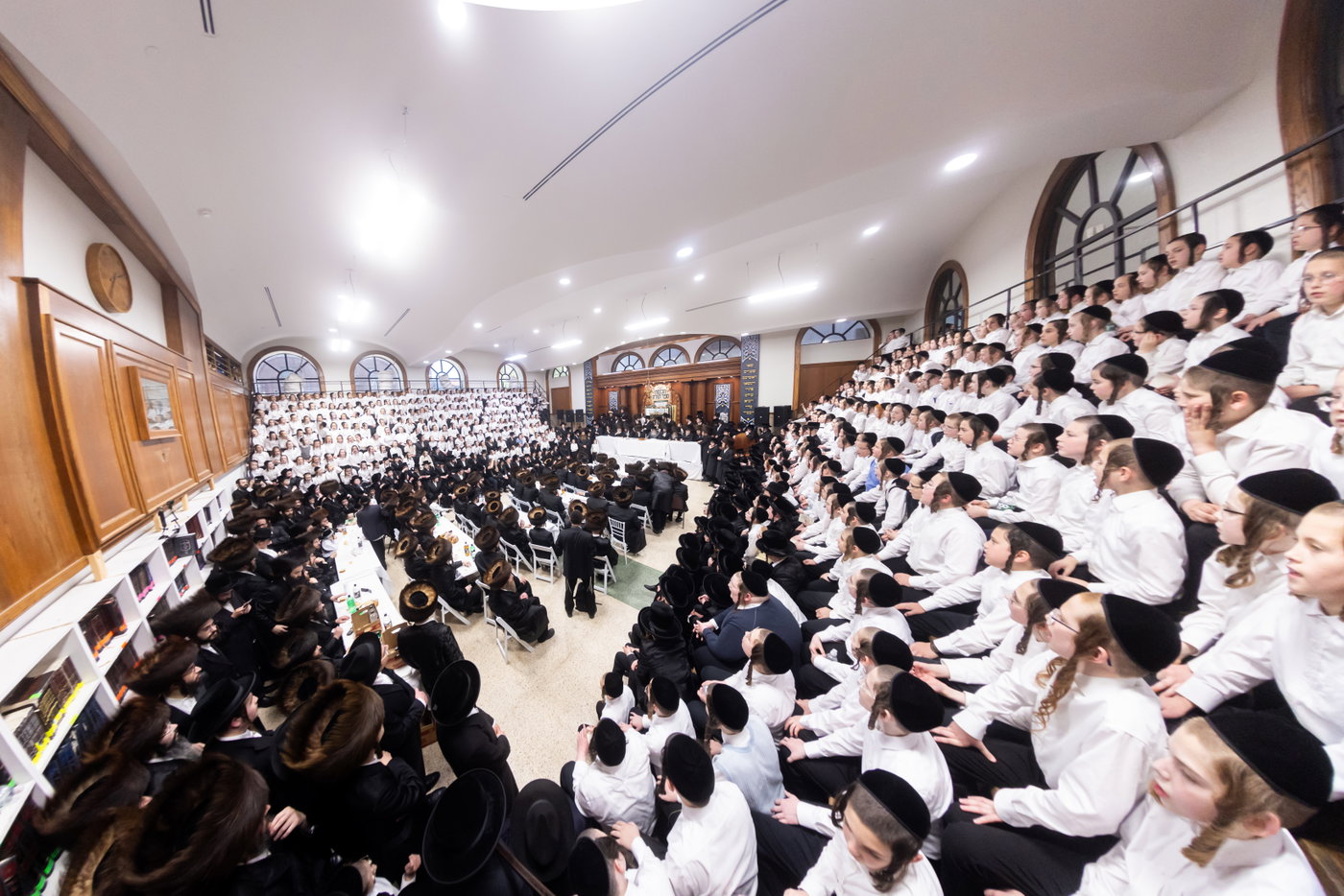 הכנסת ס"ת ע"י ליפא פרידמן בסאטמר