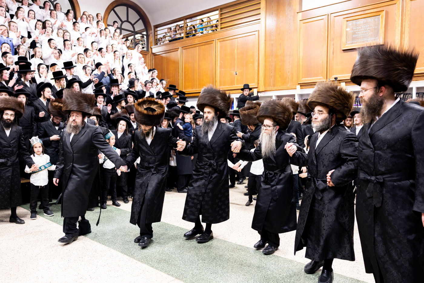 הכנסת ס"ת ע"י ליפא פרידמן בסאטמר