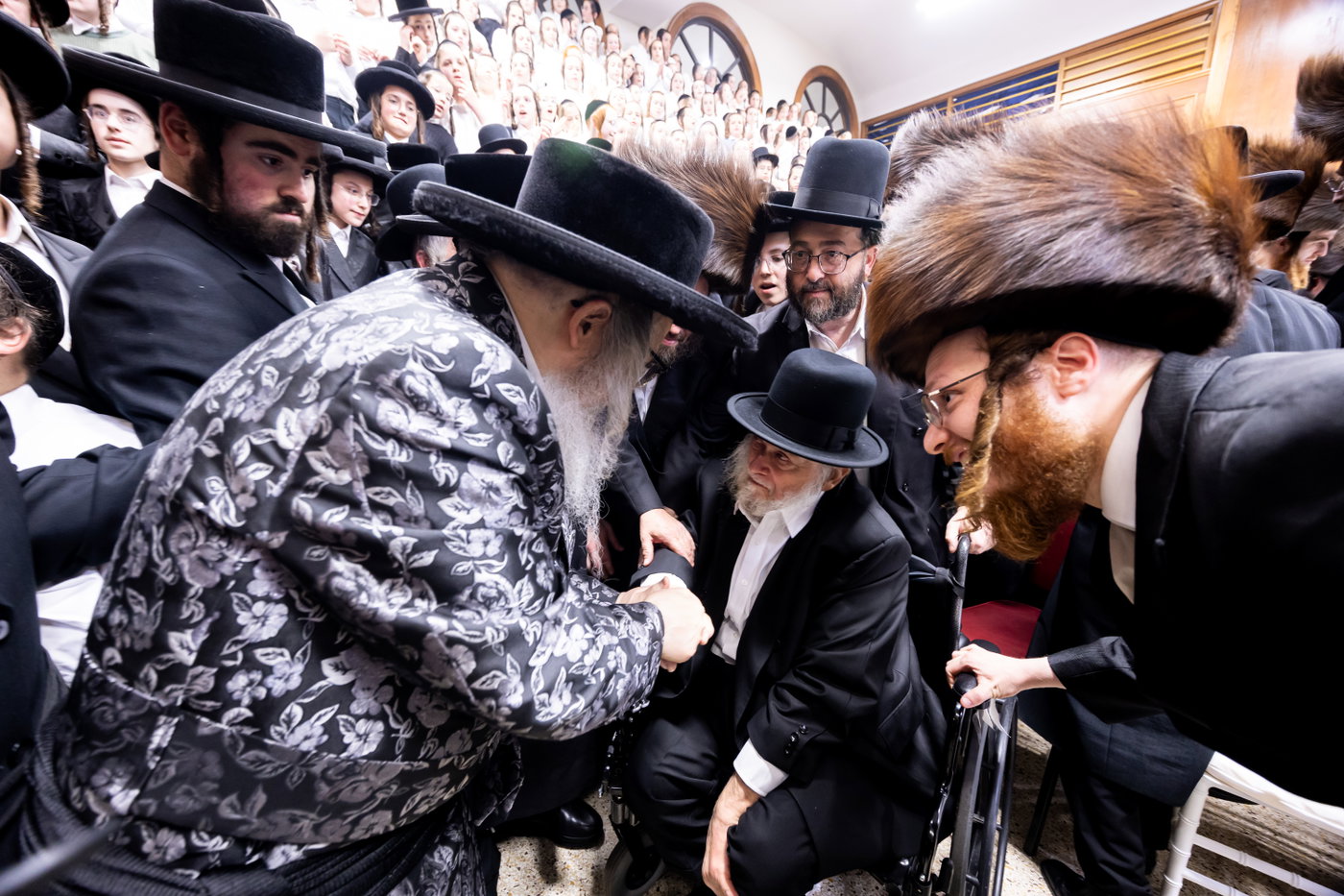 הכנסת ס"ת ע"י ליפא פרידמן בסאטמר