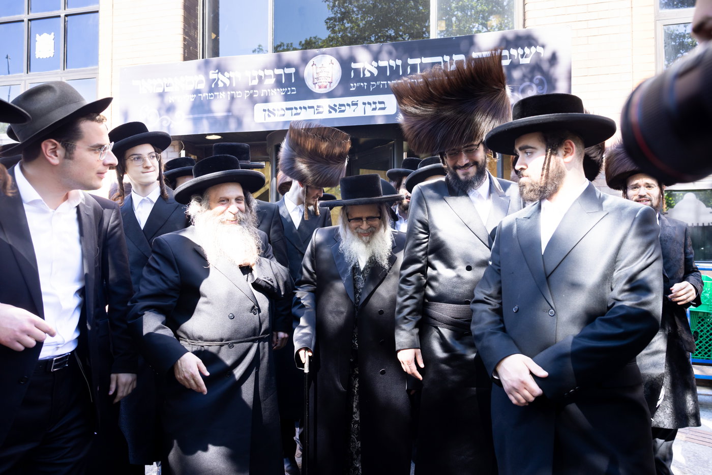 הכנסת ס"ת ע"י ליפא פרידמן בסאטמר