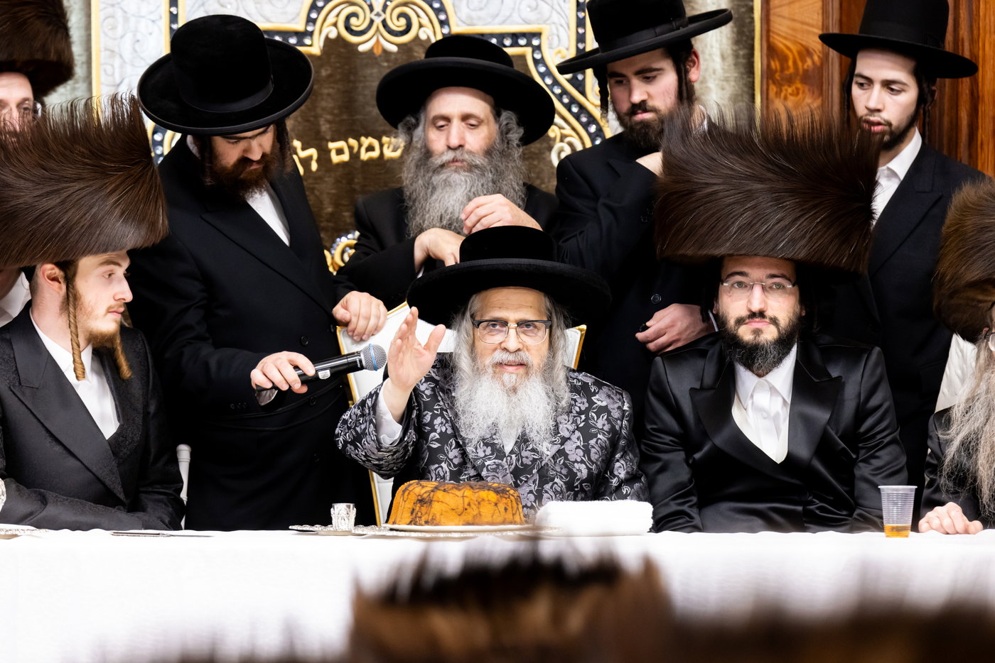 הכנסת ס"ת ע"י ליפא פרידמן בסאטמר