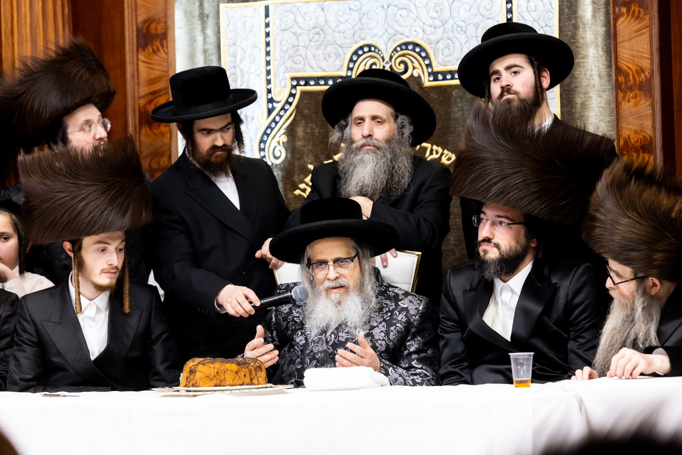 הכנסת ס"ת ע"י ליפא פרידמן בסאטמר
