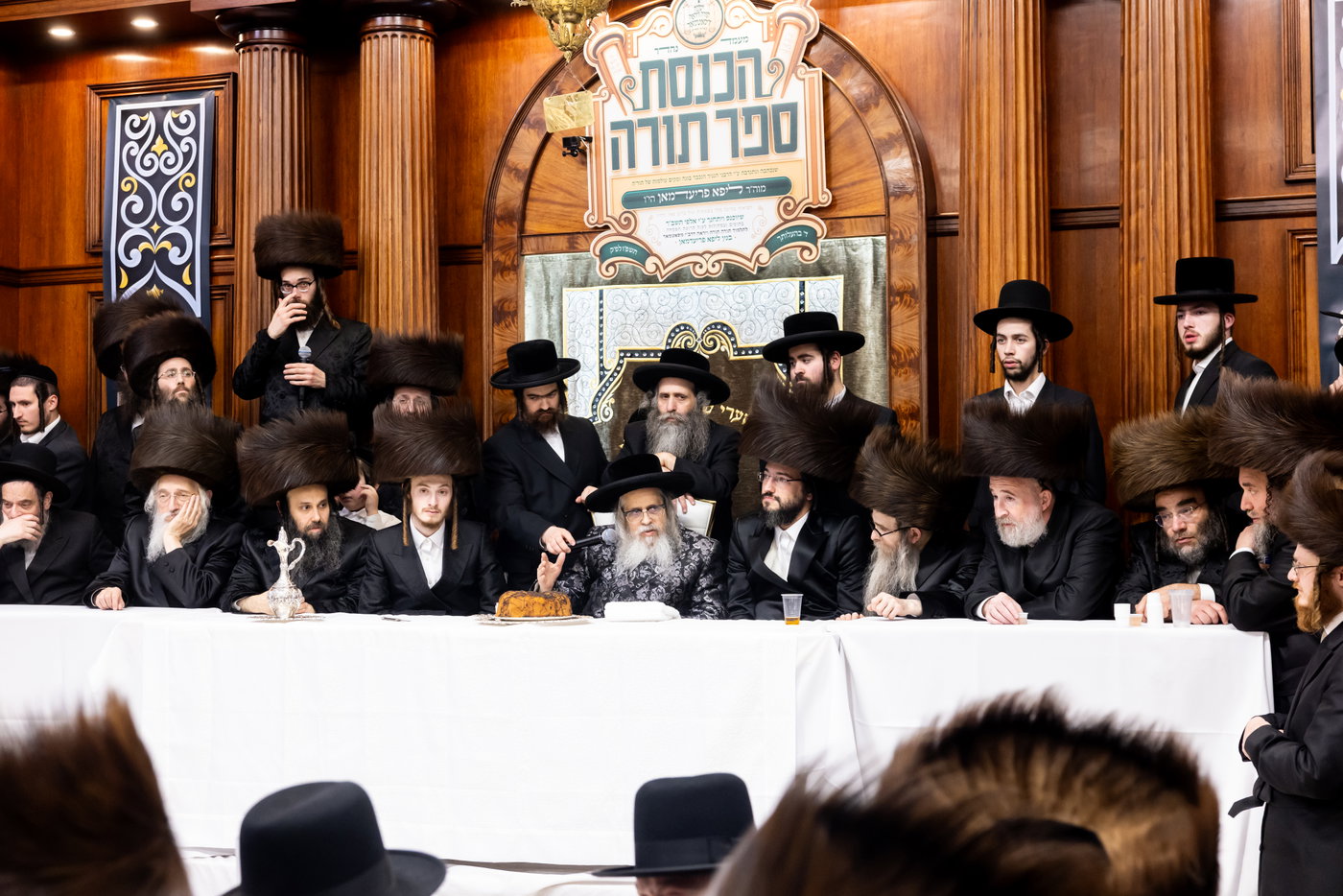 הכנסת ס"ת ע"י ליפא פרידמן בסאטמר
