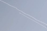 שיגורים ללא הפסקה, כך זה נראה מאיראן | צפו בתיעוד
