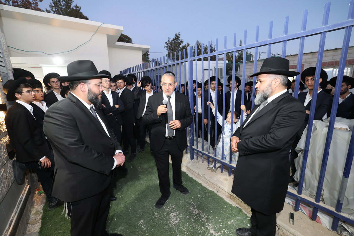 יסוד ישיבת עטרת מרדכי 